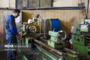 بررسی مشکلات ۱۳ واحد تولیدی و صنعتی توسط استاندار آذربایجان شرقی