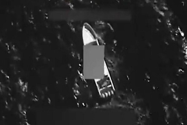 ارتش آمریکا: یک کشتی را در آب‌های بین‌المللی هدف قرار دادیم