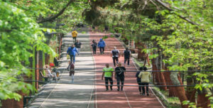 پیاده‌روی خانوادگی در گرگان