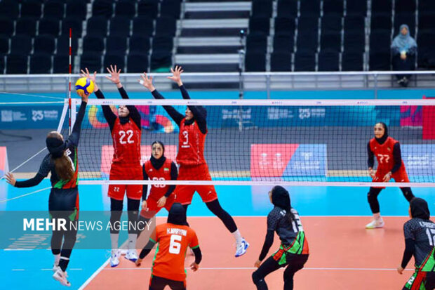 صدرنشینی دختران دانش آموز ایران در والیبال قهرمانی جهان