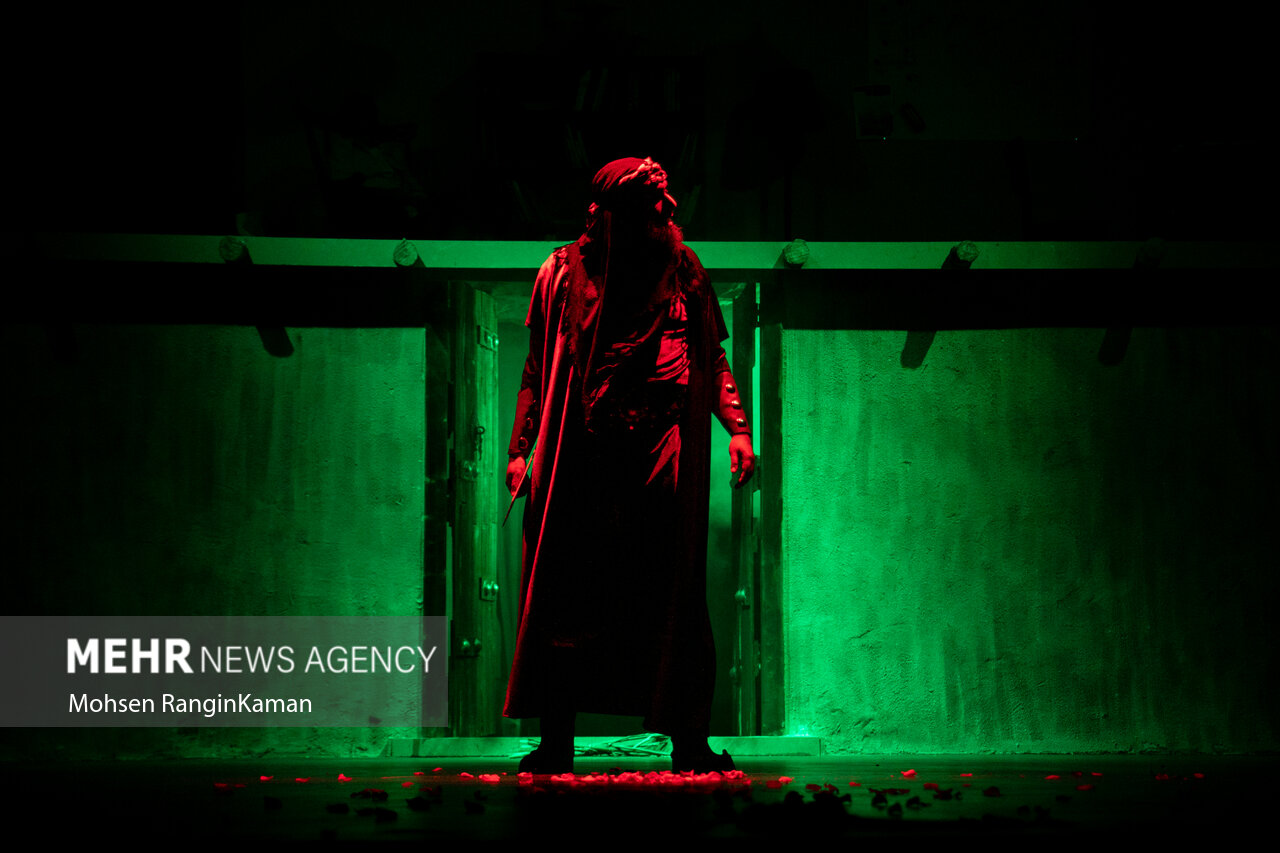 نمایش آئینی «نقطه عطف»