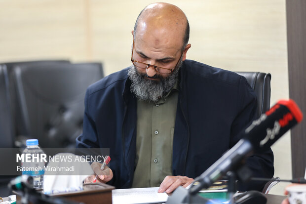 ادبیات داستانی در شیوه روایت، تأثیری فراتر از خاطره‌نگاری دارد