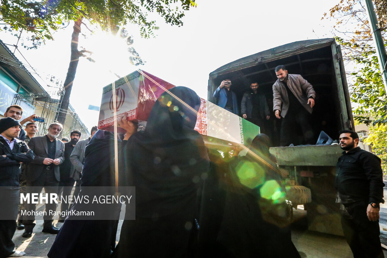 آیین بدرقه پیکر مطهر ۱۰۰ شهید گمنام دفاع مقدس در معراج شهدا