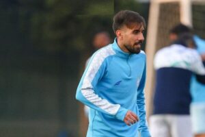 دردسر مصدومیت برای استقلال/ هافبک آبی‌ها همچنان غایب است