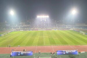 فرار هواداران از بارش شدید باران/ درخواست طرفداران استقلال از ساپینتو