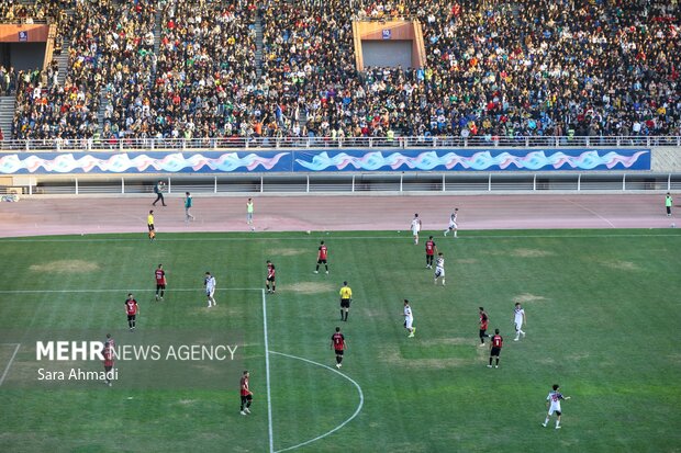 حضور پرشور هواداران تیم ابومسلم ثامن در ورزشگاه امام رضا(ع)