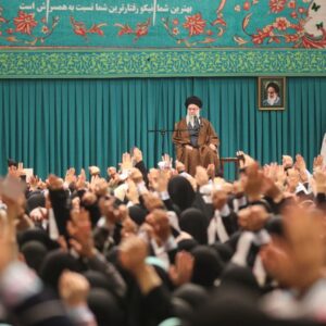 رهبر انقلاب: زن، کارگزار خانه نیست، مدیر است