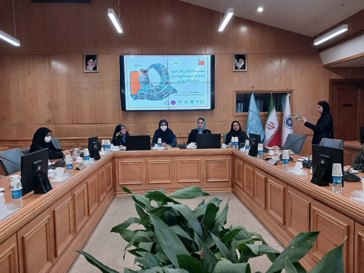 کیانی نژاد:زنان موتور محرک توسعه پایدار در گردشگری و صنایع‌دستی هستند