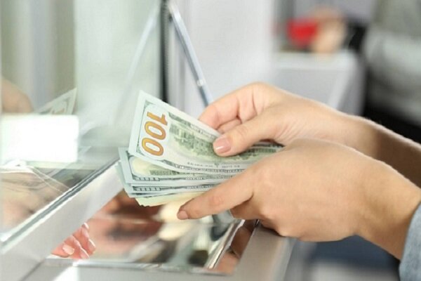 هیجانات ارزی فروکش می‌کند؛ خریداران، بهای ترس را می‌پردازند