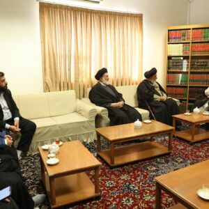 آیت‌الله سبحانی: بقاع متبرکه سنگر حفظ هویت و معارف اسلامی هستند