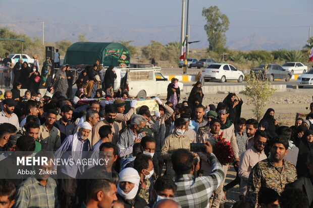 تشییع و تدفین پیکر شهید گمنام هشت سال دفاع مقدس در هشتبندی