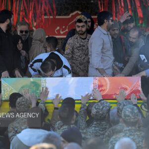 تجلیل دامغانی‌ها از یک وصال جاودانه؛ تشییع پیکر شهید گمنام