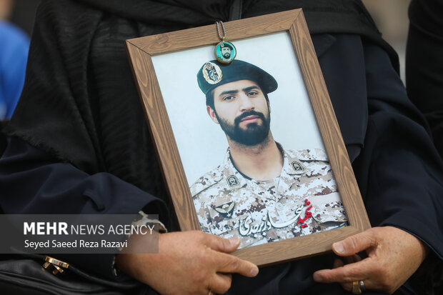 مراسم رونمایی از کتاب «حواسم هست»