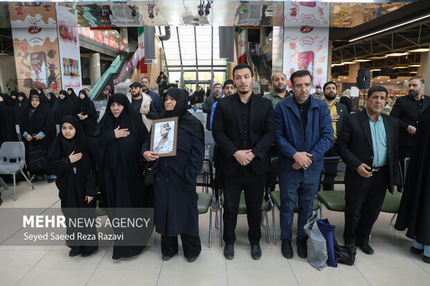 مراسم رونمایی از کتاب «حواسم هست»