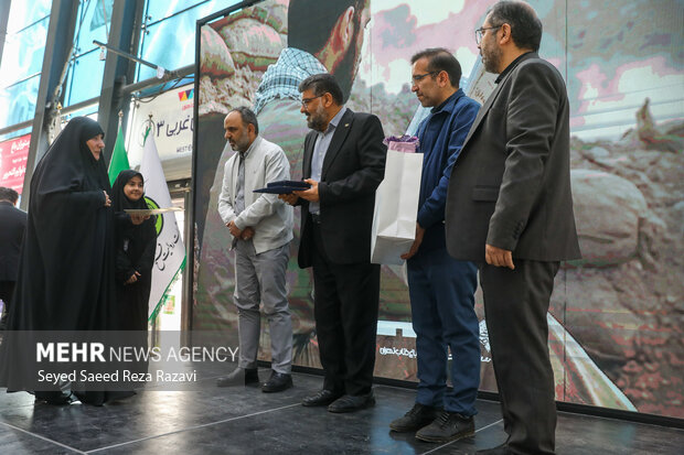 مراسم رونمایی از کتاب «حواسم هست»