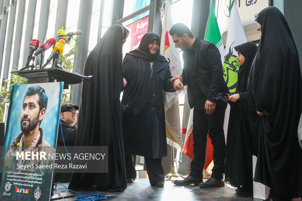 مراسم رونمایی از کتاب «حواسم هست»