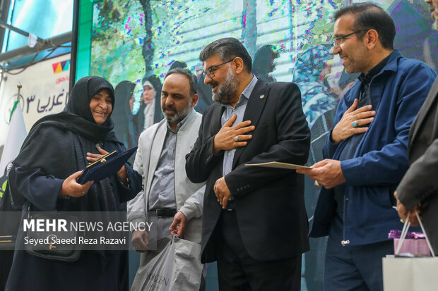 مراسم رونمایی از کتاب «حواسم هست»