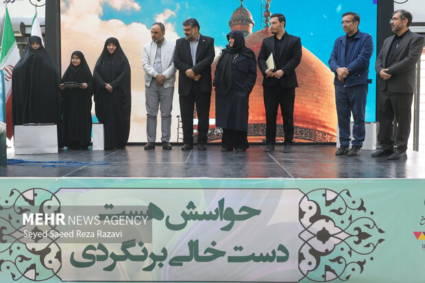 مراسم رونمایی از کتاب «حواسم هست»