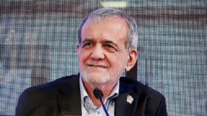 پزشکیان: «تربیت تک بعدی نخبگان» آفت است؛ کارها باید تیمی پیش برود