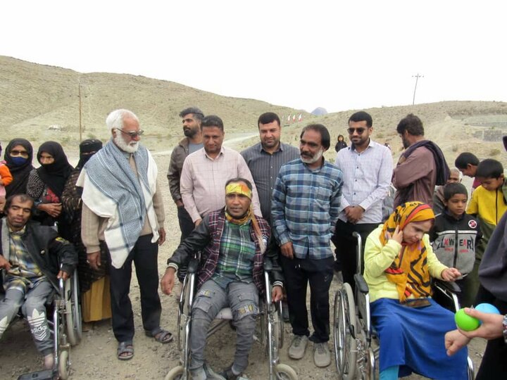 همایش پیاده‌روی معلولین در روستای کارگنجی بشاگرد برگزار شد