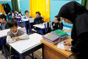 آموزش حضوری در مدارس گلستان ادامه دارد