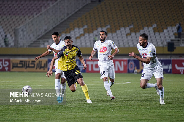 لیگ برتر فوتبال ؛ سپاهان و فجر سپاسی