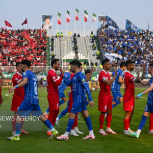 حضور پرشور تماشاگران دربی ۱۰۶ در ورزشگاه امام اراک