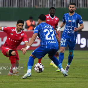 حضور هواداران دو تیم استقلال و پرسپولیس بیرون ورزشگاه امام خمینی اراک