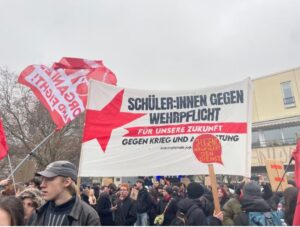تظاهرات گسترده دانش‌آموزان آلمانی در اعتراض به بازگشت سربازی اجباری