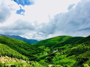 سفر به سرزمین قلعه‌ها و جنگل‌های مه‌آلود