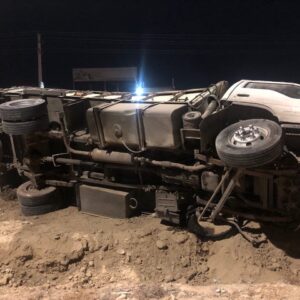 مبتکر:کامیون ایسوزو به دلیل خستگی و خواب‌آلودگی راننده واژگون شد