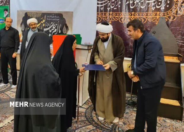 مادر شهید محمد پرکوهی تجلیل شد