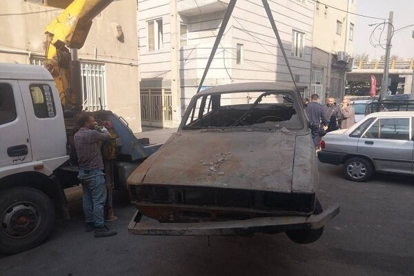 خودروهای فرسوده و رهاشده از معابر منطقه ۱۴ تهران جمع‌آوری می‌شوند