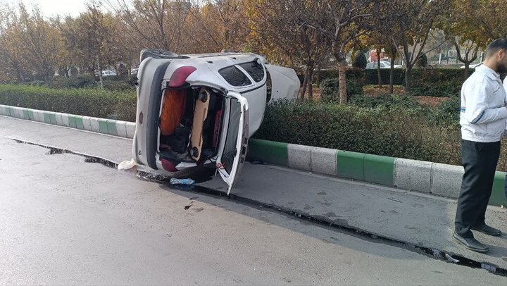 باخدا:واژگونی خودرو در بزرگراه پیامبر اعظم مشهد یک مصدوم برجا گذاشت
