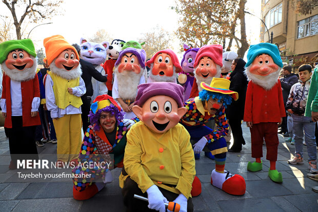 آیین افتتاحیه ۳۰امین جشنواره بین‌المللی تئاتر کودک و نوجوان همدان
