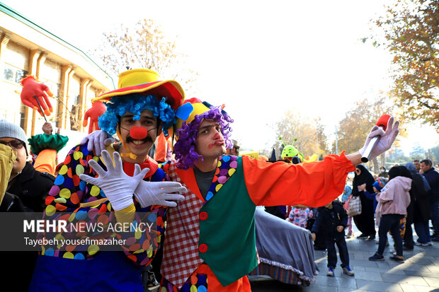 آیین افتتاحیه ۳۰امین جشنواره بین‌المللی تئاتر کودک و نوجوان همدان