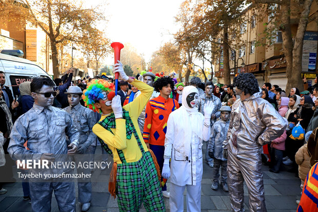 آیین افتتاحیه ۳۰امین جشنواره بین‌المللی تئاتر کودک و نوجوان همدان
