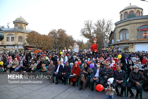 آیین افتتاحیه ۳۰امین جشنواره بین‌المللی تئاتر کودک و نوجوان همدان