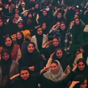 ادای احترام دانشجویان دانشگاه آزاد اسلامی به شهدای جنگ دوازده‌روزه