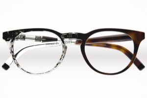 عینکی که فوکوس لنز آن خودکار تغییر می کند