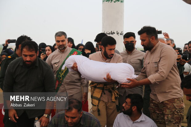 تدفین شهید گمنام درپارسیان