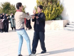 روایت ایستادگی مردم با اجرای نمایش خیابانی «در حوالی تجریش»