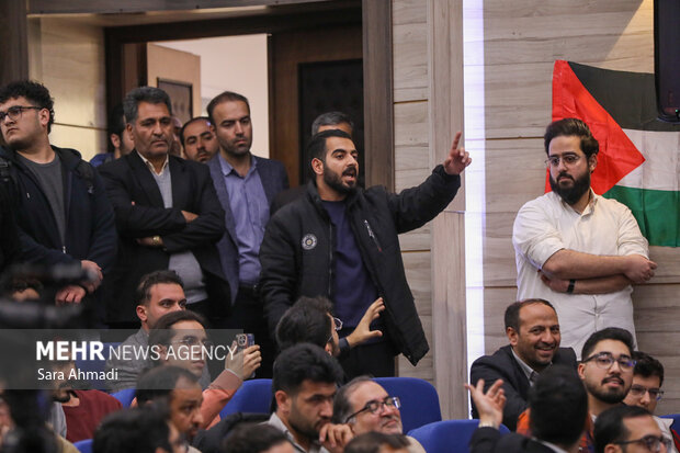 نشست صمیمانه دانشجویان با معاون اجرایی رئیس‌جمهور در دانشگاه علوم پزشکی مشهد