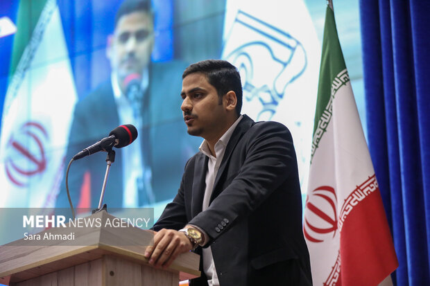 نشست صمیمانه دانشجویان با معاون اجرایی رئیس‌جمهور در دانشگاه علوم پزشکی مشهد