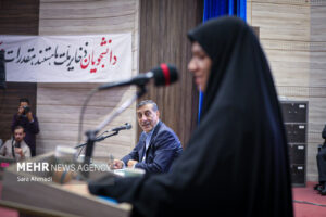 نشست صمیمانه دانشجویان با معاون اجرایی رئیس‌جمهور در مشهد