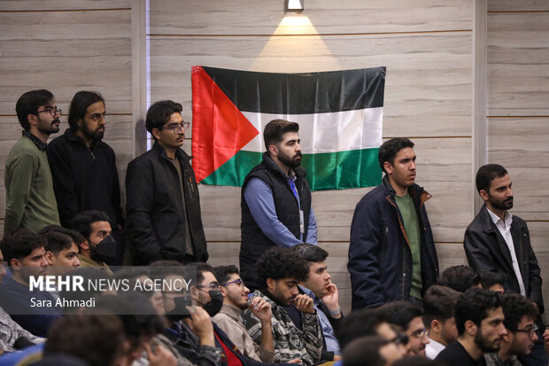 نشست صمیمانه دانشجویان با معاون اجرایی رئیس‌جمهور در دانشگاه علوم پزشکی مشهد