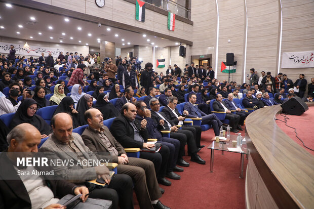 نشست صمیمانه دانشجویان با معاون اجرایی رئیس‌جمهور در دانشگاه علوم پزشکی مشهد