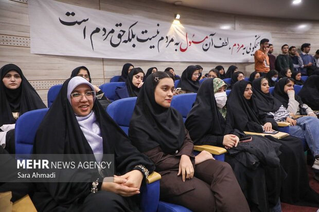 نشست صمیمانه دانشجویان با معاون اجرایی رئیس‌جمهور در دانشگاه علوم پزشکی مشهد