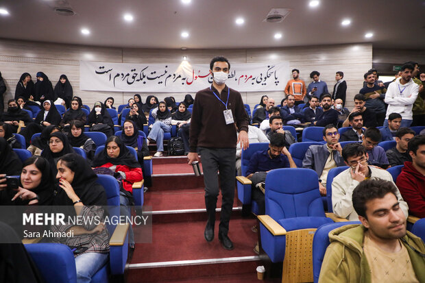 نشست صمیمانه دانشجویان با معاون اجرایی رئیس‌جمهور در دانشگاه علوم پزشکی مشهد