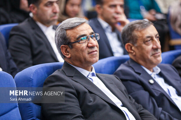 نشست صمیمانه دانشجویان با معاون اجرایی رئیس‌جمهور در دانشگاه علوم پزشکی مشهد